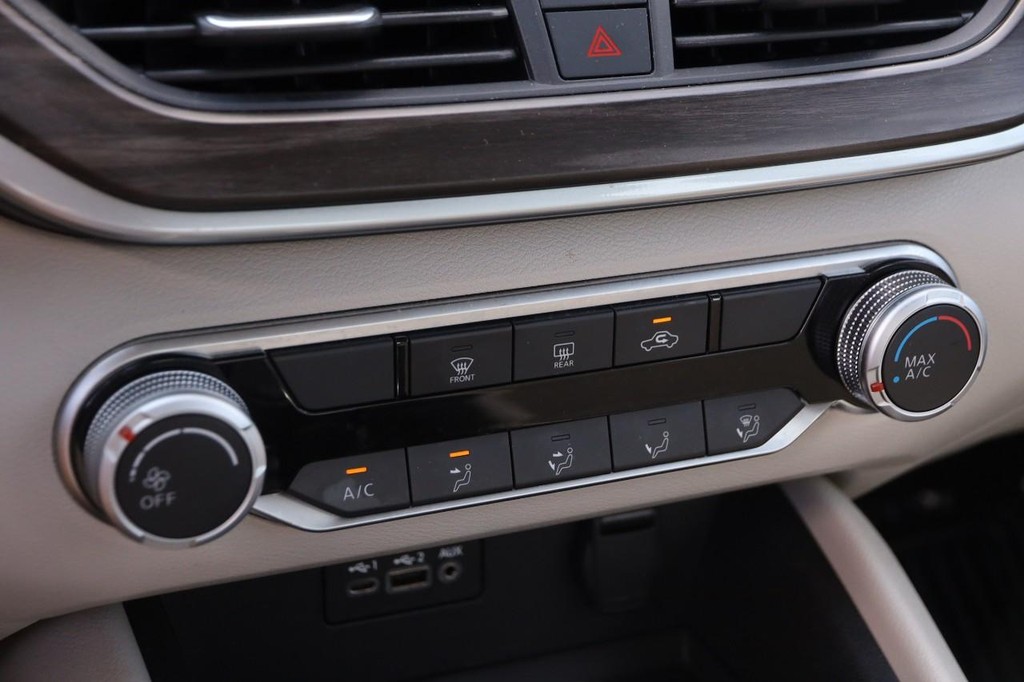Nissan Altima Vehicle Image 17