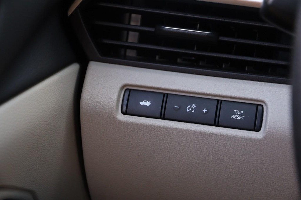 Nissan Altima Vehicle Image 19