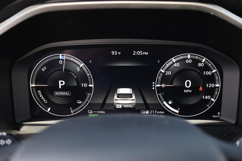 Nissan Rogue Plug-In Hybrid Vehicle Full-screen Gallery Image 11