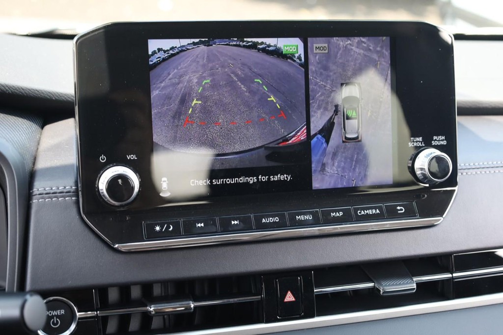 Nissan Rogue Plug-In Hybrid Vehicle Full-screen Gallery Image 13