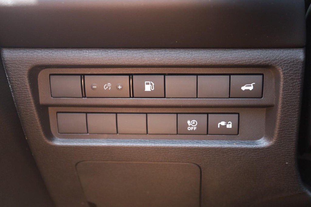 Nissan Rogue Plug-In Hybrid Vehicle Full-screen Gallery Image 19