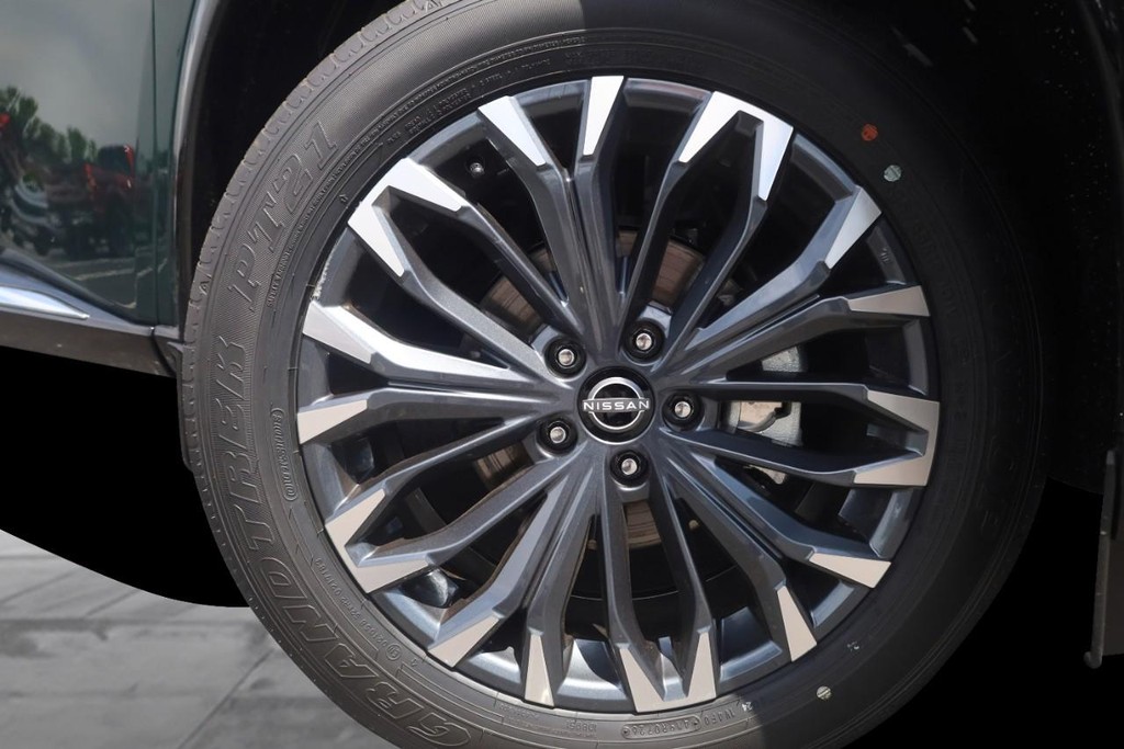 Nissan Rogue Vehicle Image 03