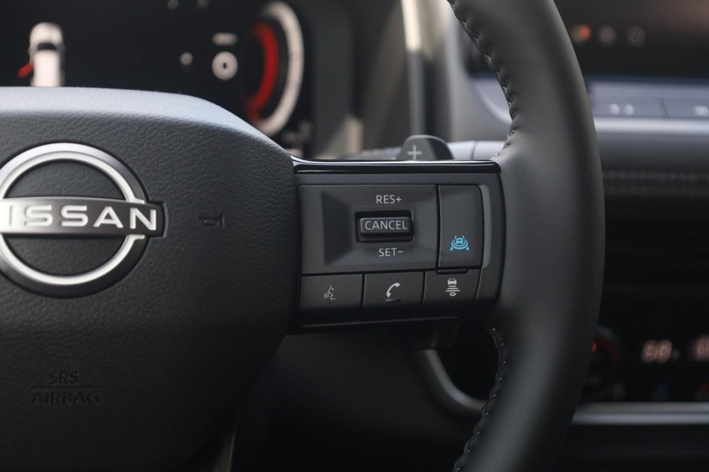 Nissan Rogue Vehicle Image 09