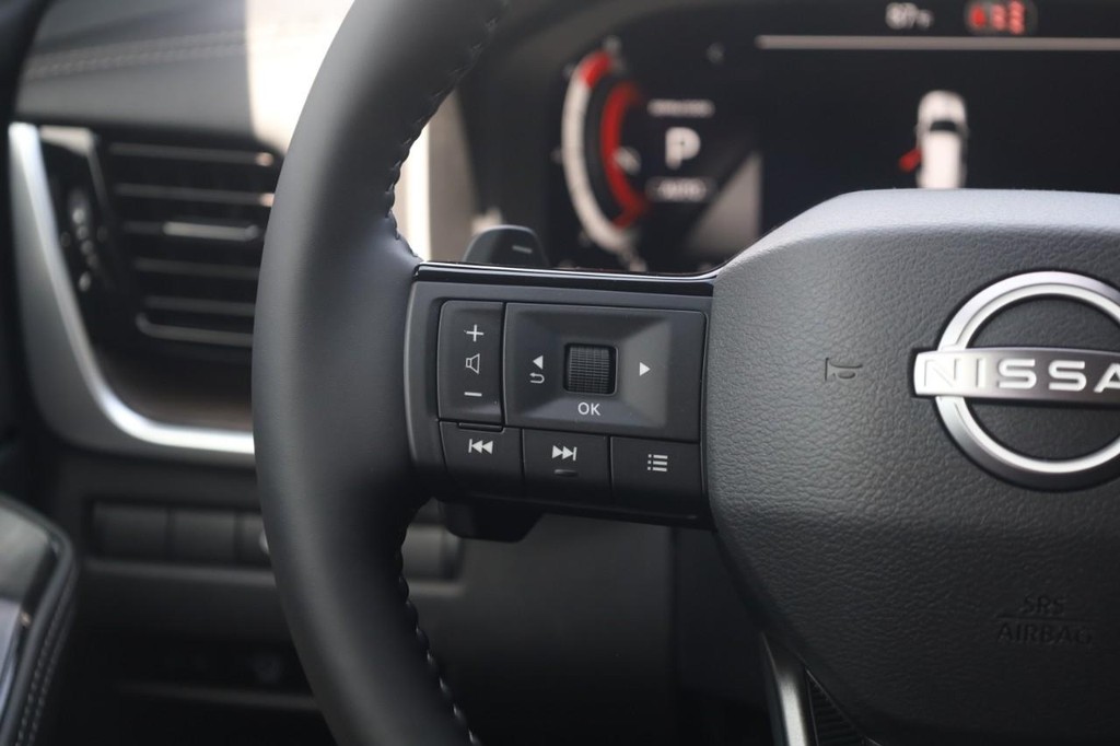 Nissan Rogue Vehicle Image 10