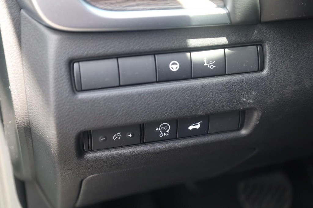 Nissan Rogue Vehicle Image 13