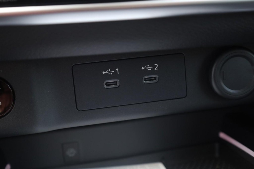 Nissan Rogue Vehicle Image 18