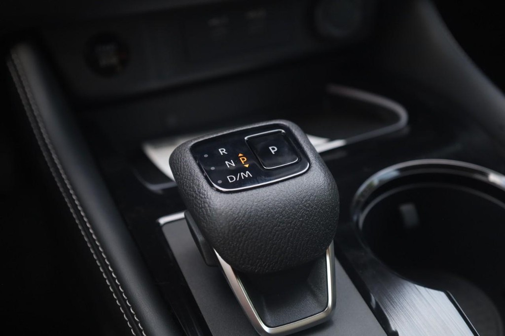 Nissan Rogue Vehicle Image 20