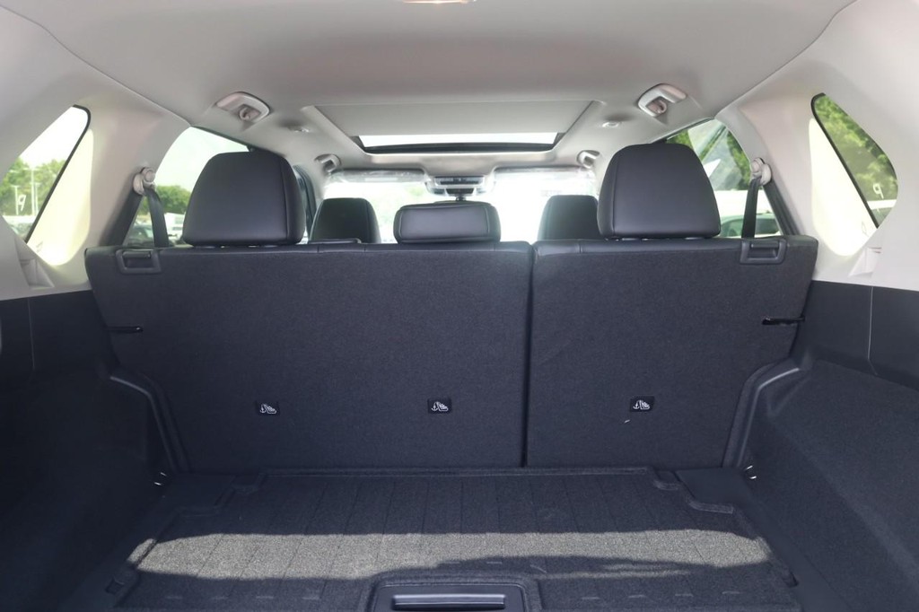 Nissan Rogue Vehicle Image 25