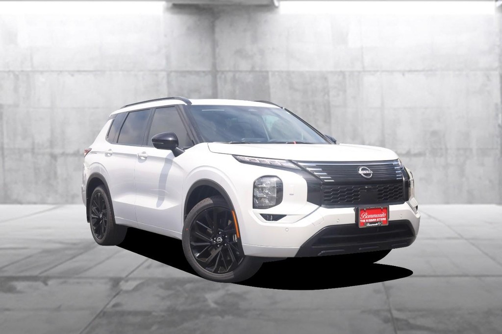 Nissan Rogue Plug-In Hybrid Vehicle Image 02