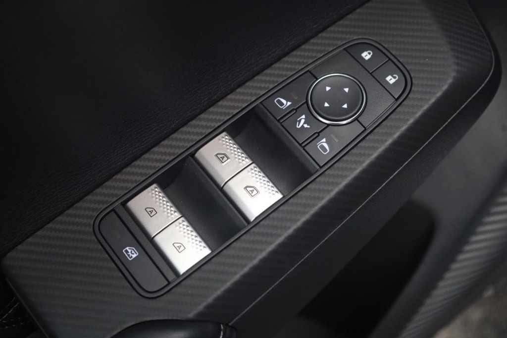 Nissan Rogue Plug-In Hybrid Vehicle Image 11