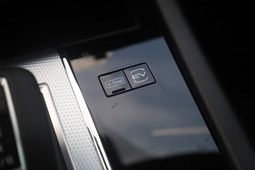 Nissan Rogue Plug-In Hybrid Vehicle Image 19