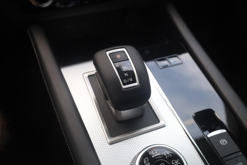 Nissan Rogue Plug-In Hybrid Vehicle Image 21