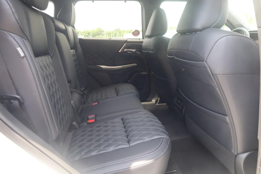 Nissan Rogue Plug-In Hybrid Vehicle Image 24