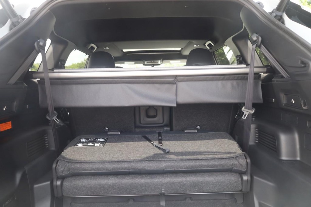 Nissan Rogue Plug-In Hybrid Vehicle Image 26