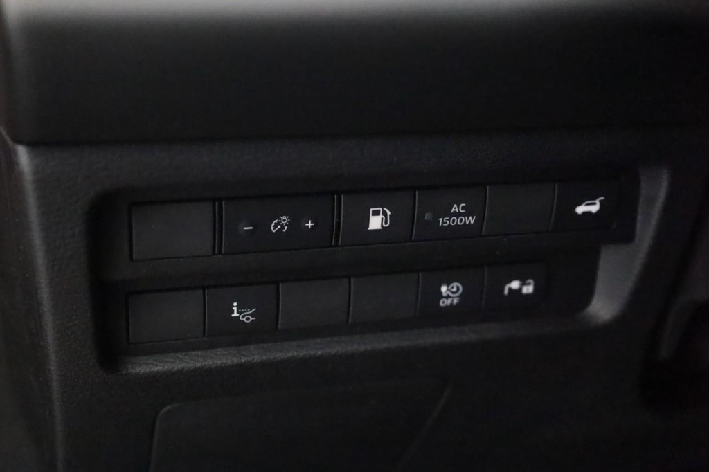 Nissan Rogue Plug-In Hybrid Vehicle Image 12