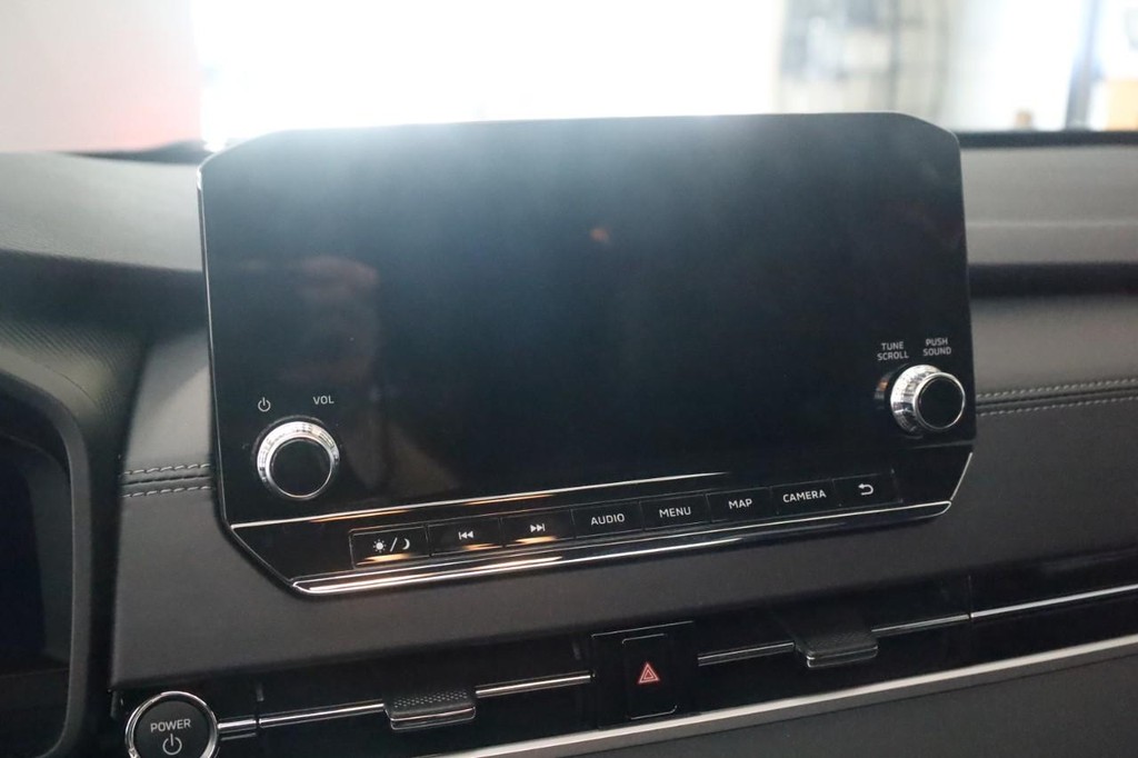 Nissan Rogue Plug-In Hybrid Vehicle Image 14