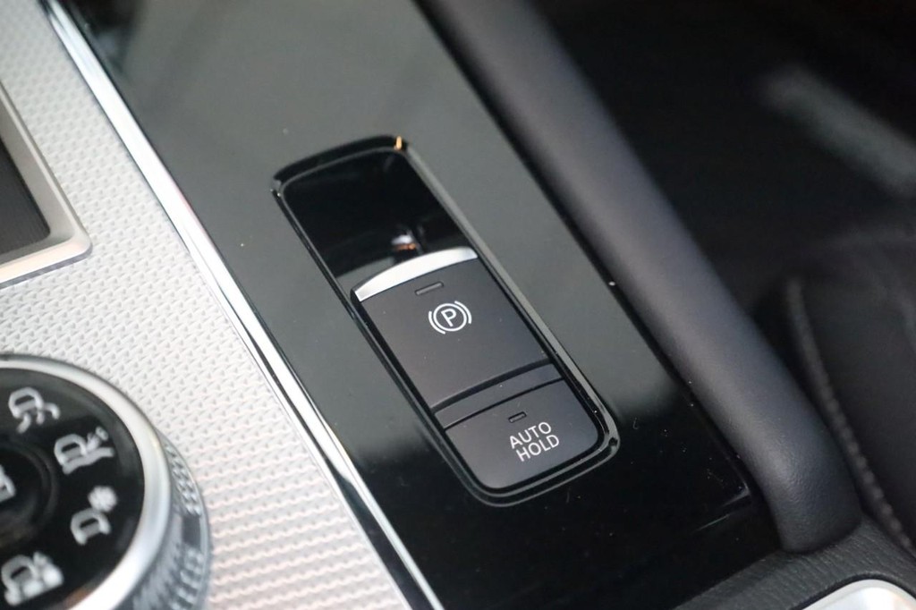 Nissan Rogue Plug-In Hybrid Vehicle Image 17