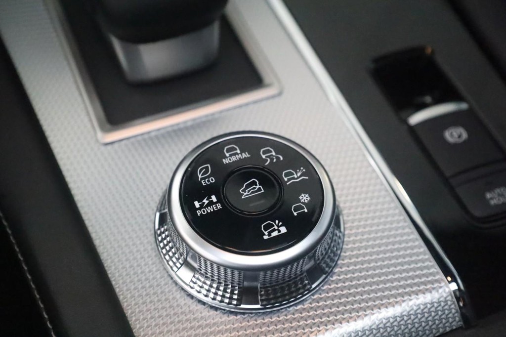 Nissan Rogue Plug-In Hybrid Vehicle Image 18