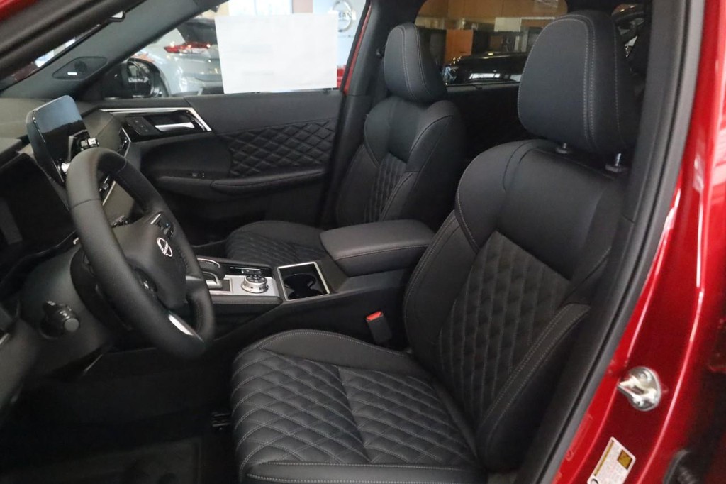 Nissan Rogue Plug-In Hybrid Vehicle Image 20