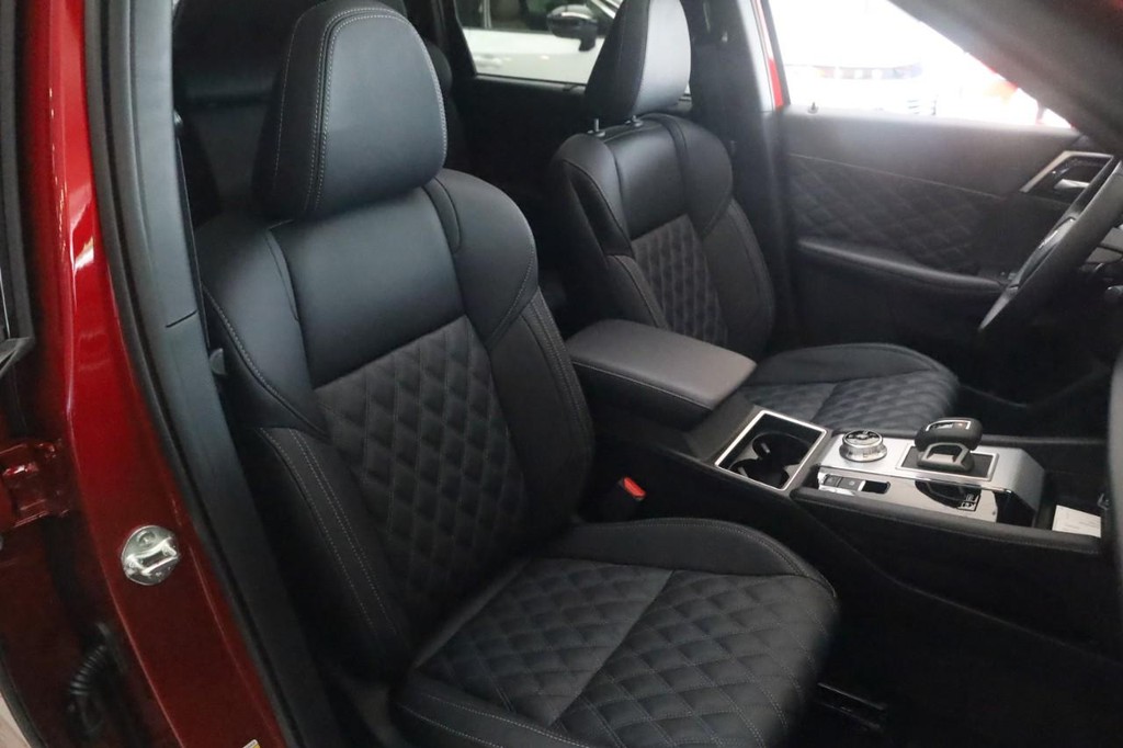 Nissan Rogue Plug-In Hybrid Vehicle Image 21