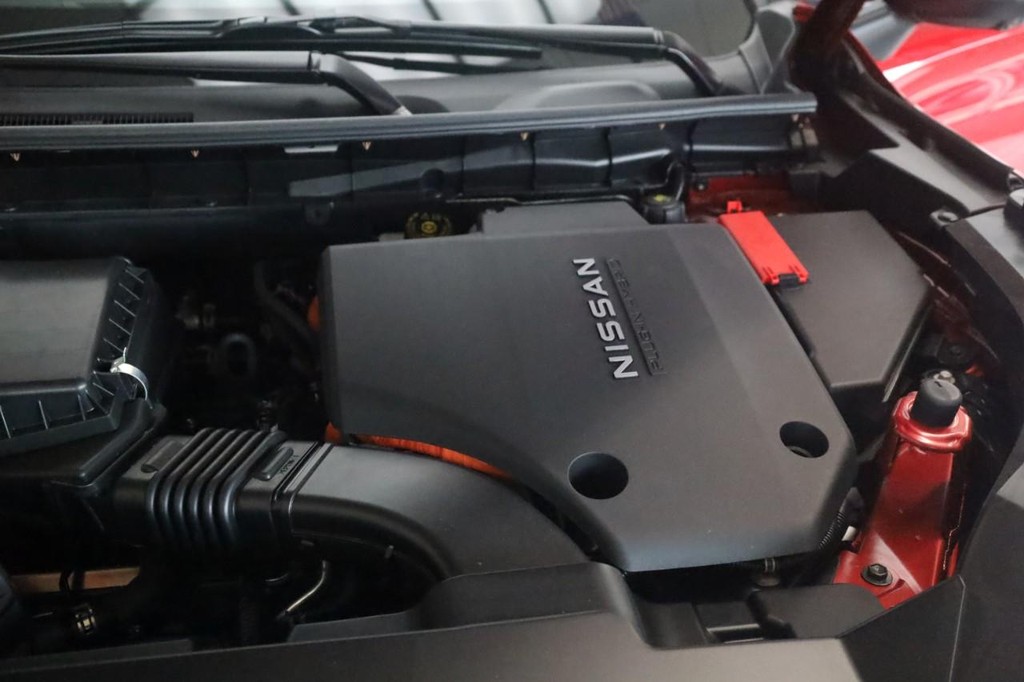 Nissan Rogue Plug-In Hybrid Vehicle Image 25