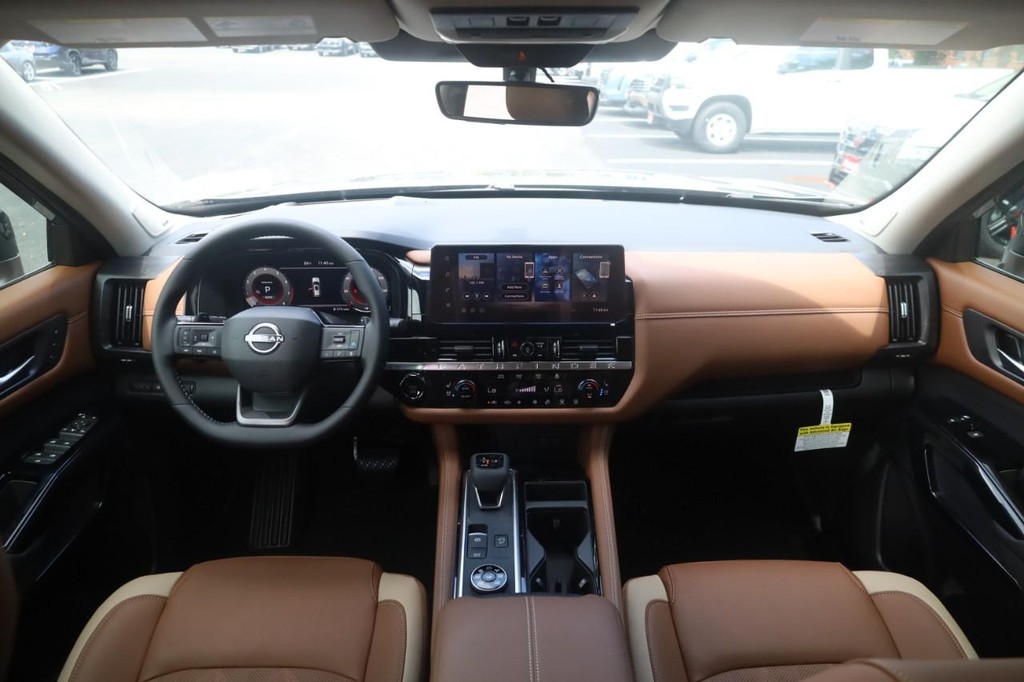 Nissan Pathfinder Vehicle Image 07
