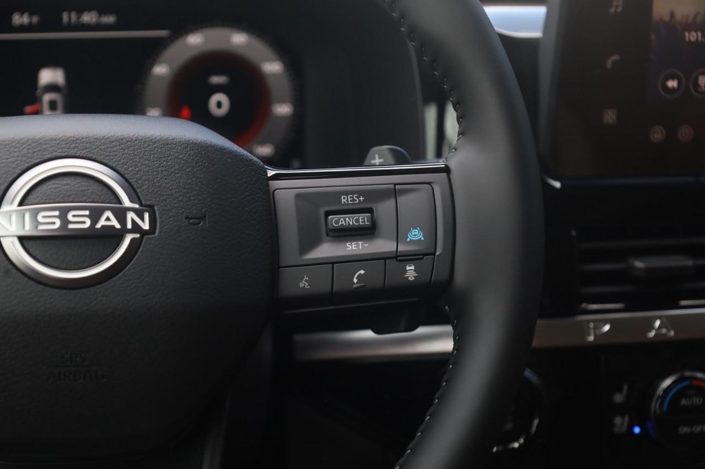 Nissan Pathfinder Vehicle Image 09