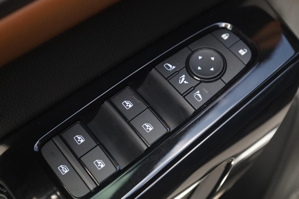 Nissan Pathfinder Vehicle Image 11