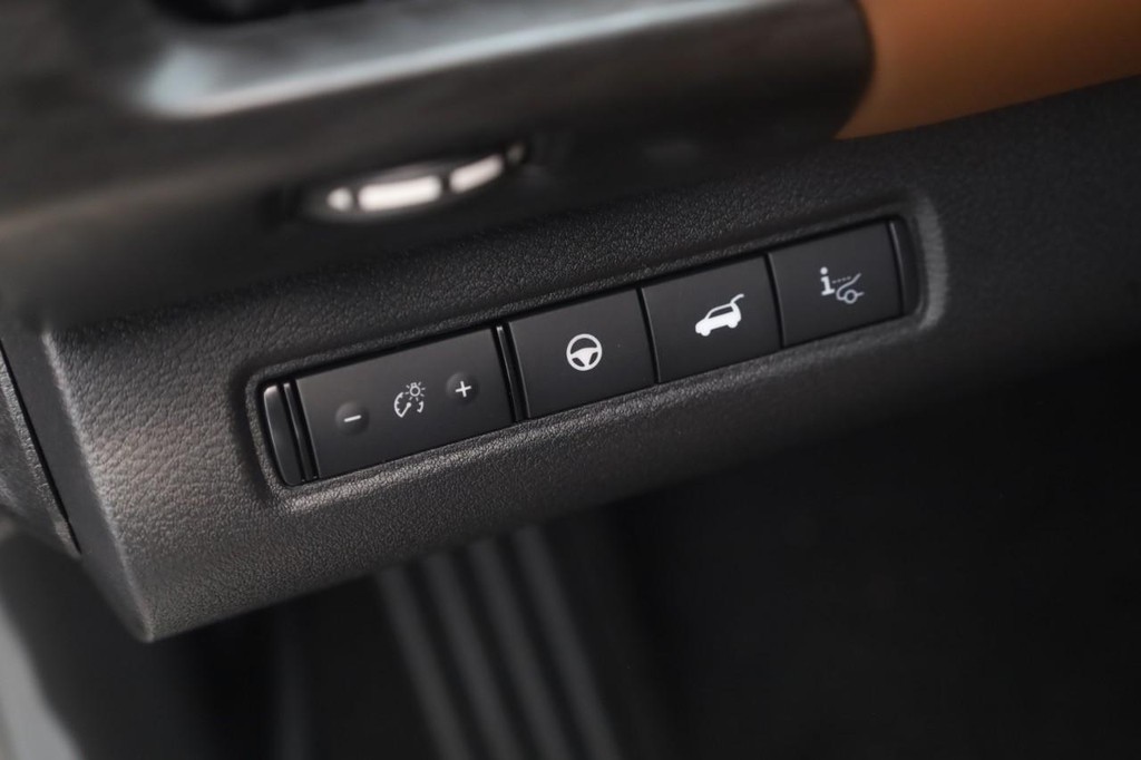 Nissan Pathfinder Vehicle Image 13