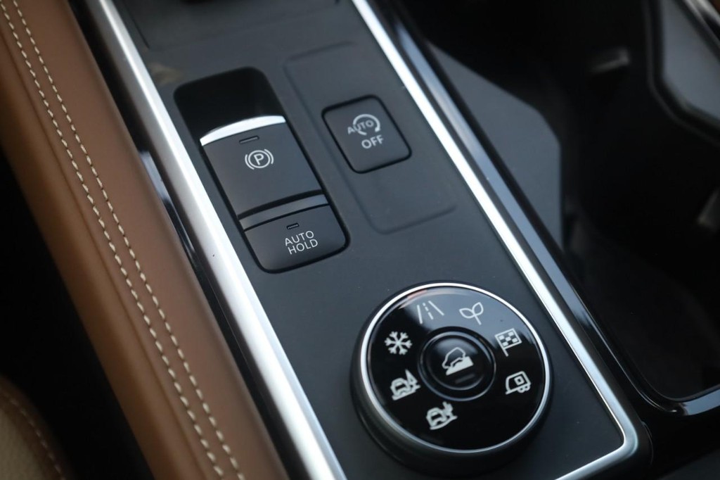 Nissan Pathfinder Vehicle Image 19