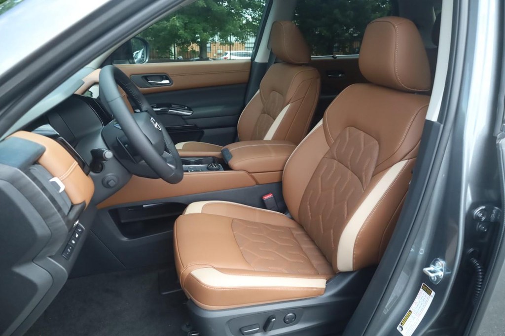 Nissan Pathfinder Vehicle Image 21