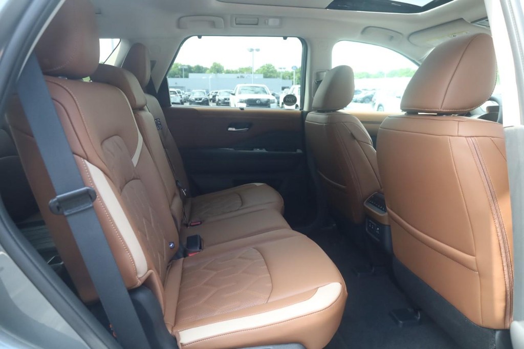 Nissan Pathfinder Vehicle Image 23