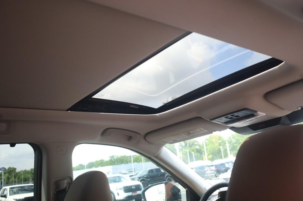 Nissan Pathfinder Vehicle Image 24