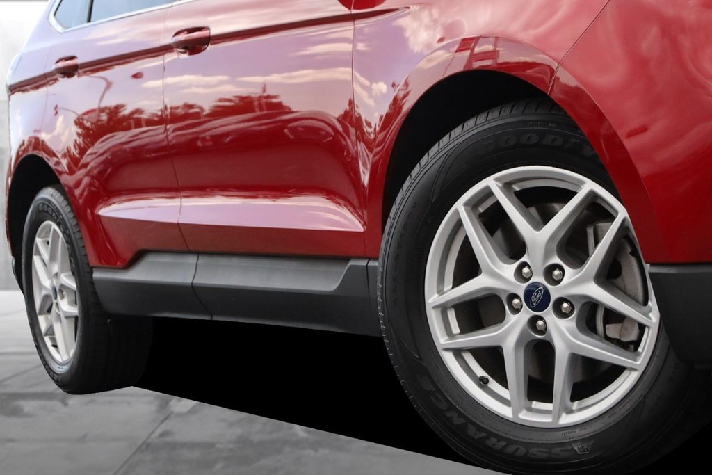 Ford Edge Vehicle Full-screen Gallery Image 03
