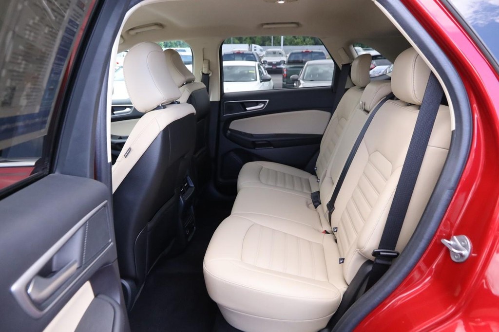 Ford Edge Vehicle Full-screen Gallery Image 10