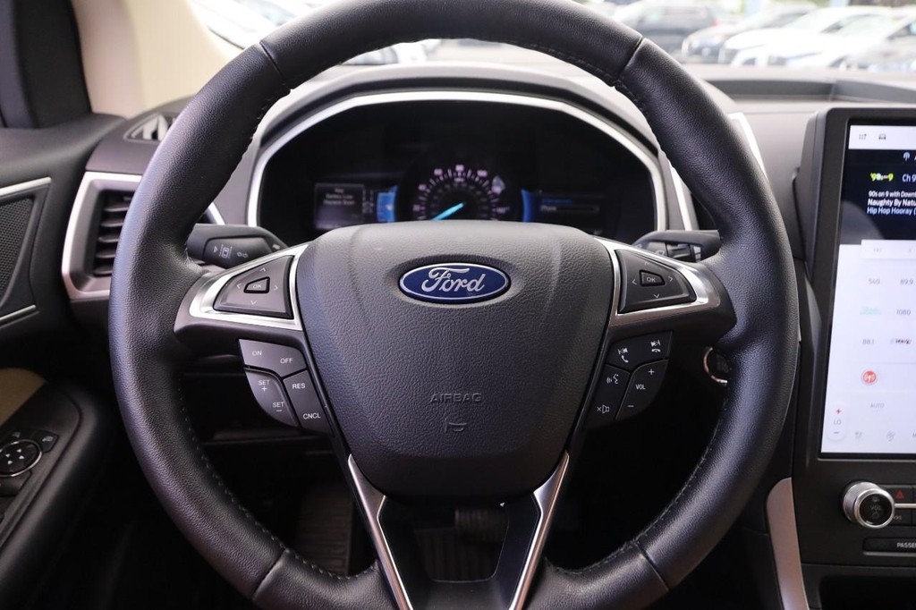 Ford Edge Vehicle Full-screen Gallery Image 11