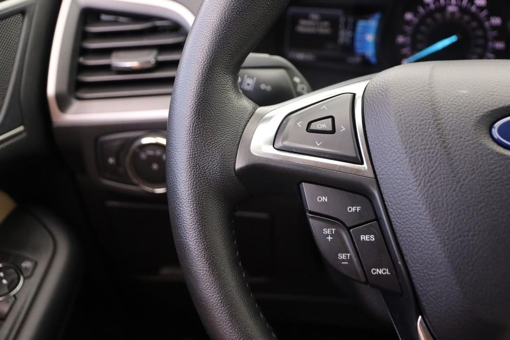 Ford Edge Vehicle Full-screen Gallery Image 12