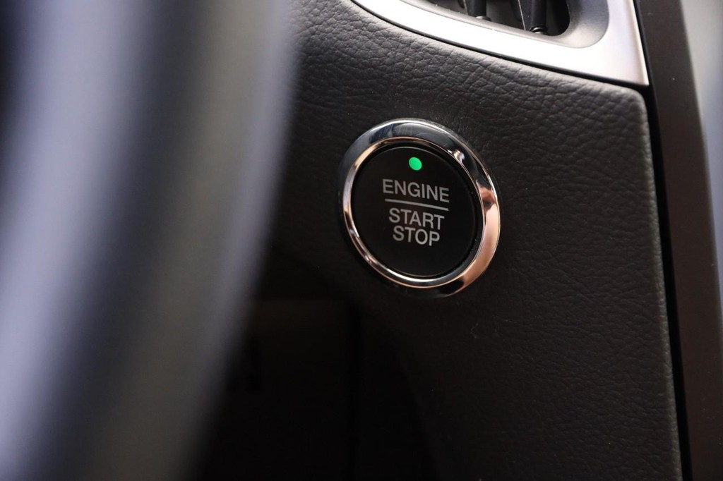 Ford Edge Vehicle Full-screen Gallery Image 15