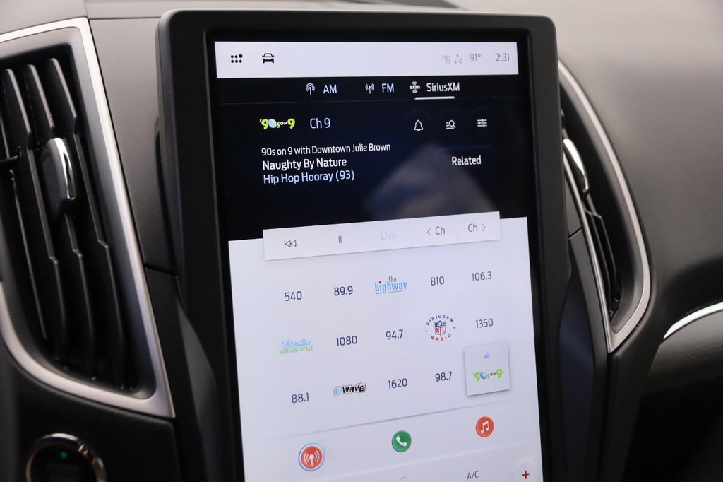 Ford Edge Vehicle Full-screen Gallery Image 17
