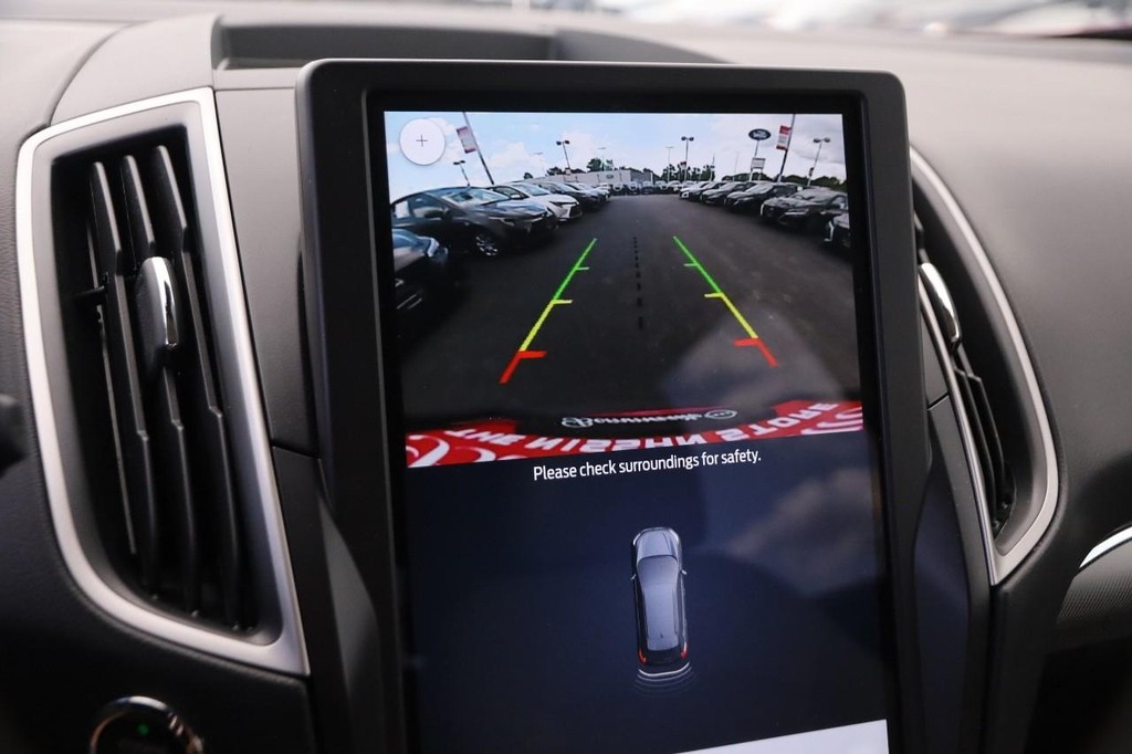Ford Edge Vehicle Full-screen Gallery Image 18