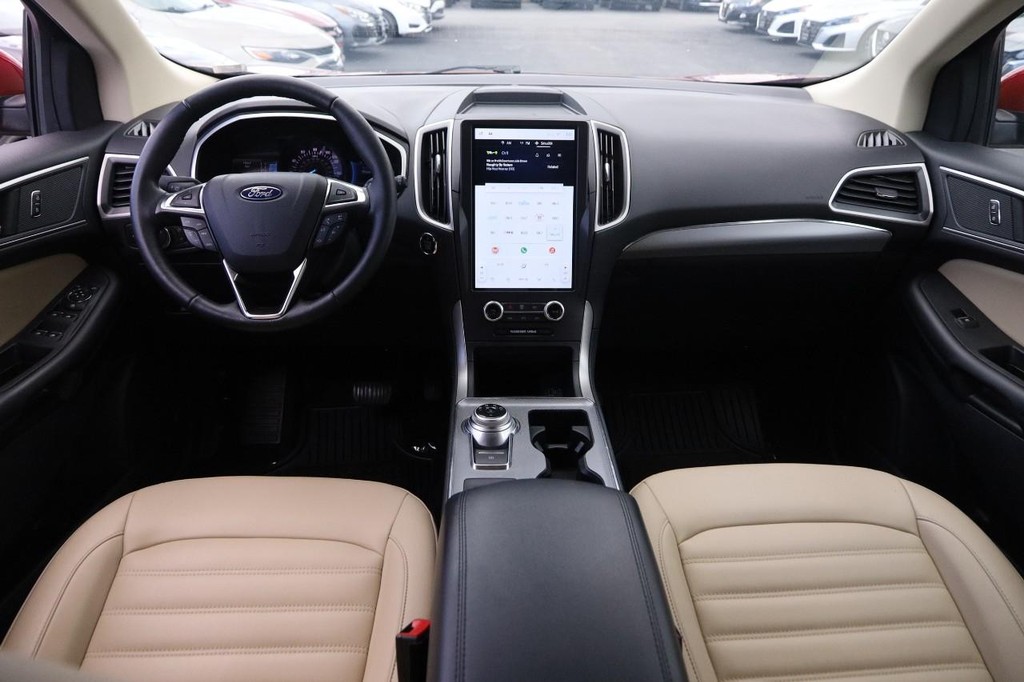 Ford Edge Vehicle Full-screen Gallery Image 22