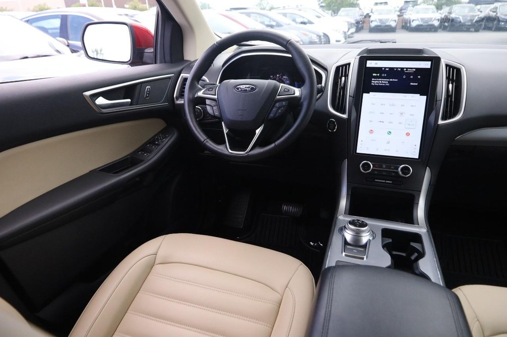 Ford Edge Vehicle Full-screen Gallery Image 23