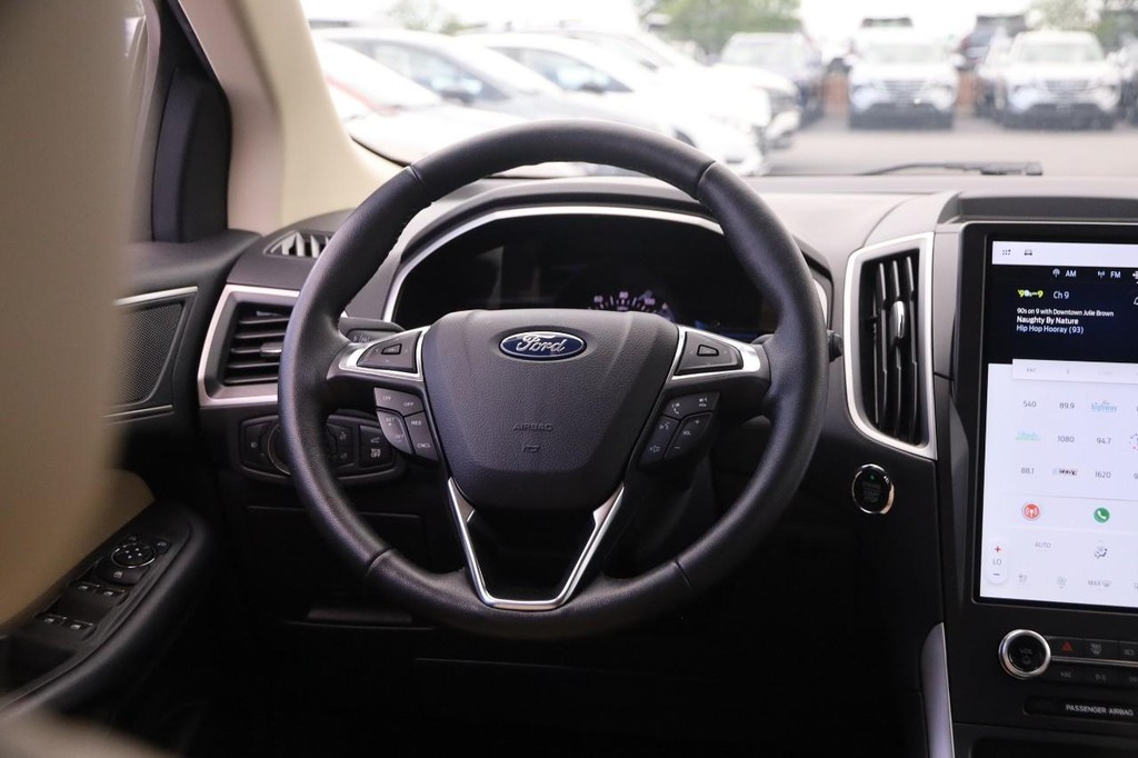 Ford Edge Vehicle Full-screen Gallery Image 24