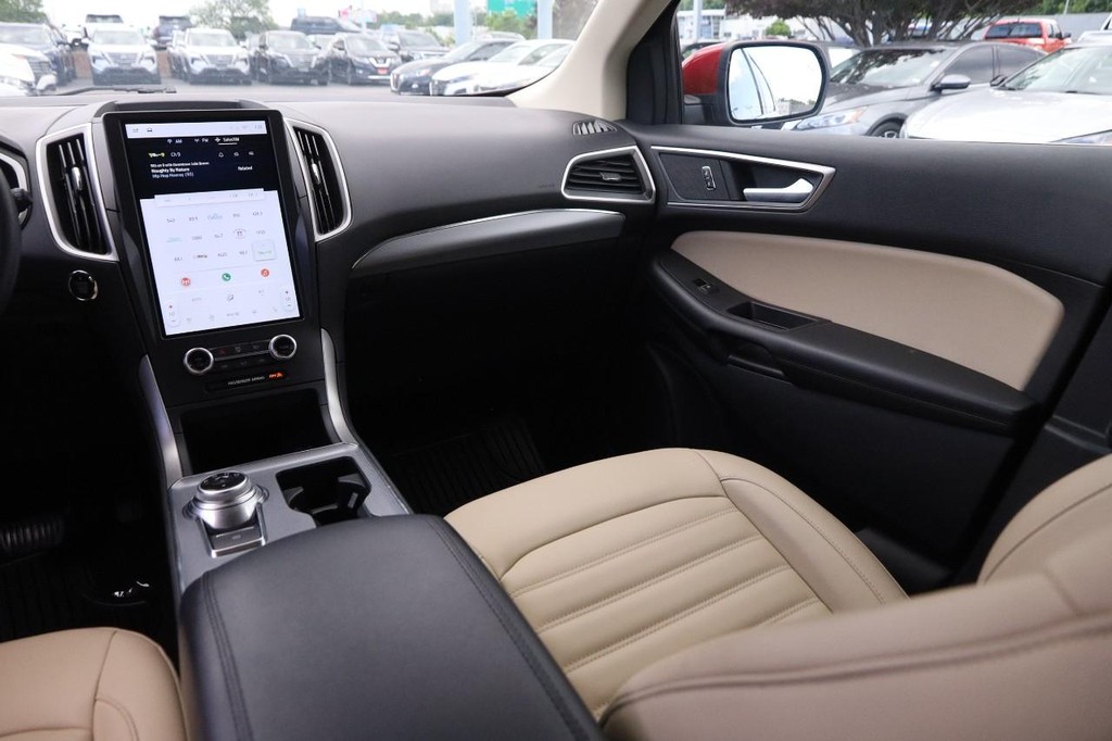 Ford Edge Vehicle Full-screen Gallery Image 26