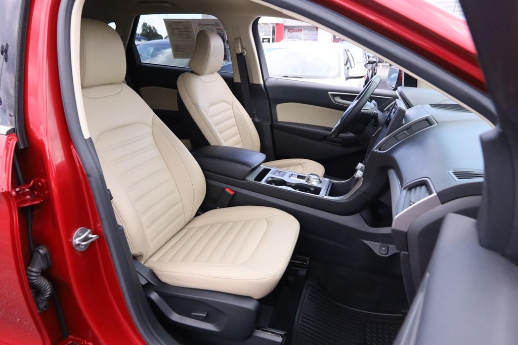 Ford Edge Vehicle Full-screen Gallery Image 27