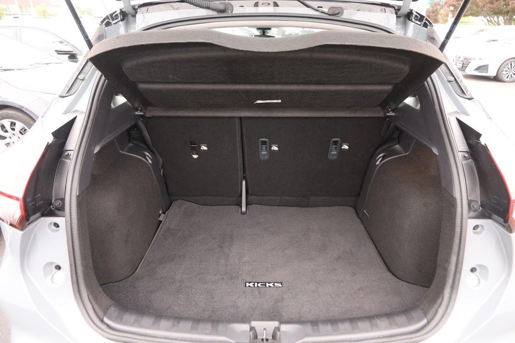 Nissan Kicks Vehicle Full-screen Gallery Image 7