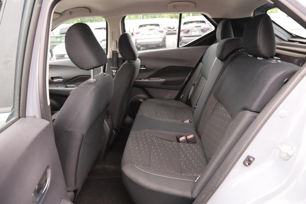 Nissan Kicks Vehicle Full-screen Gallery Image 9