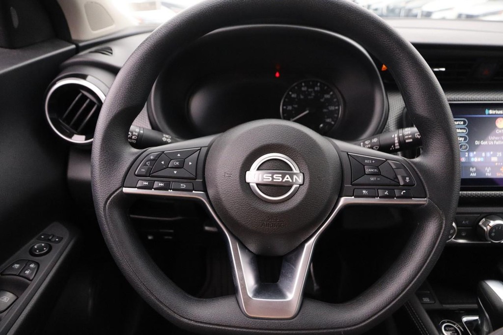 Nissan Kicks Vehicle Full-screen Gallery Image 10