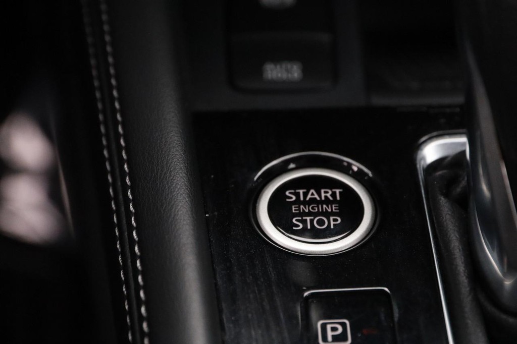 Nissan Kicks Vehicle Full-screen Gallery Image 14