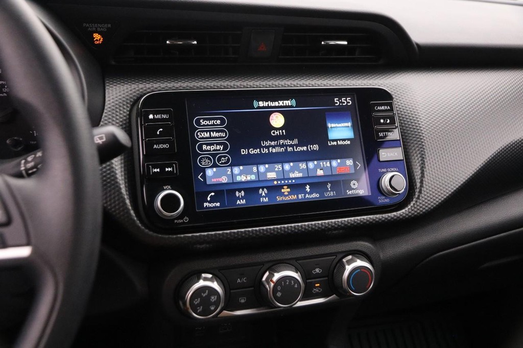 Nissan Kicks Vehicle Full-screen Gallery Image 15